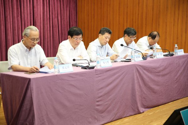 上海市崇明区东滩大道999号 电 话