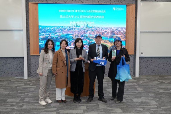 上海市崇明区东滩大道999号 总机